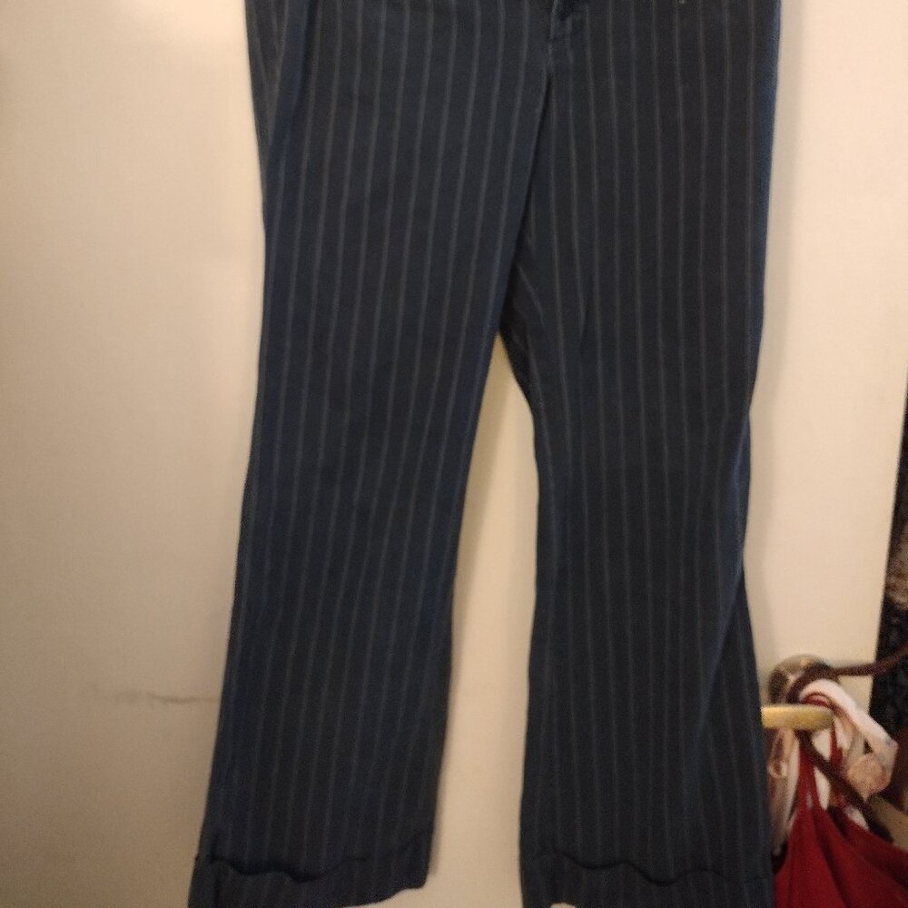 American Eagle 100% Cotton flare bottom pinstripe Navy Blue pants Size 6